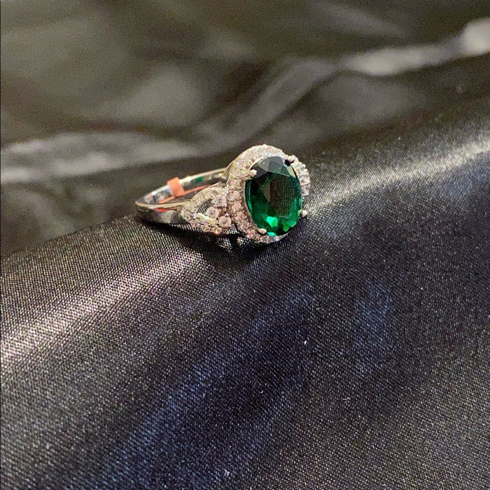 Simulated Emerald Ring - Picture 2 of 5